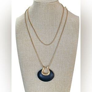 GIVENCHY VINTAGE GOLD-PLATED SNAKE CHAIN
AND BLACK STONE PENDANT NECKLACE